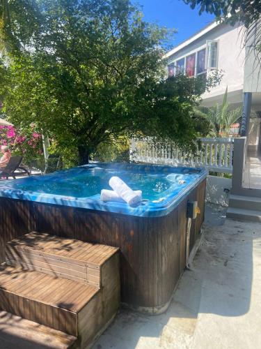 Pezsgőfürdő, Bay Heights Escape in Rodney Bay