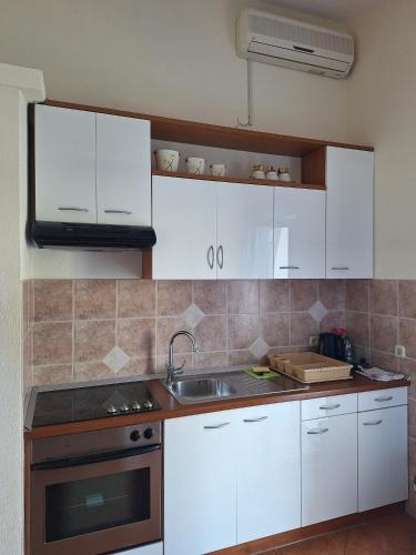 Two-Bedroom Apartment with Terrace and Sea View image 5