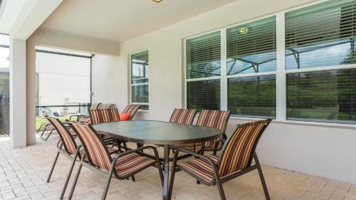 Windsor Hills Frozen Castle 2712 - image 32