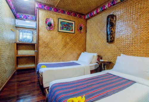 Deluxe Twin Room image 3