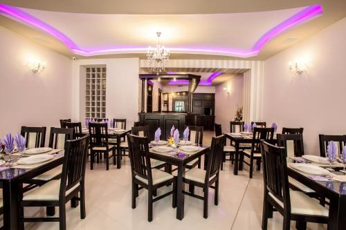 Extravagance Hotel - image 9