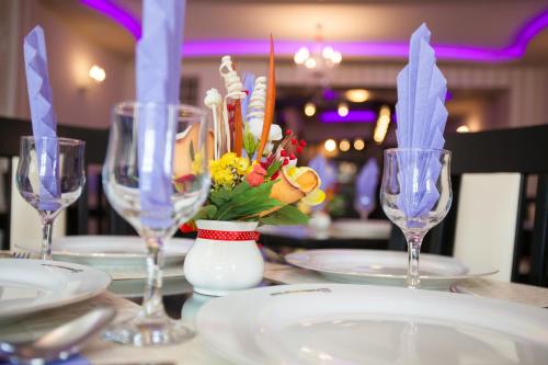 Extravagance Hotel - image 12