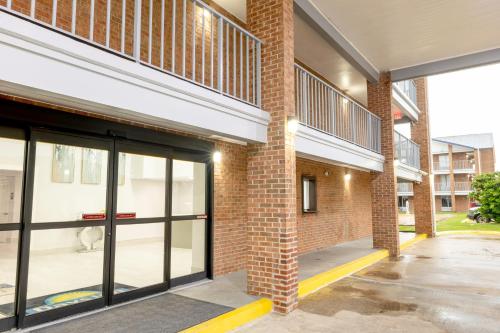 Red Roof Inn & Suites Bossier City - image 11