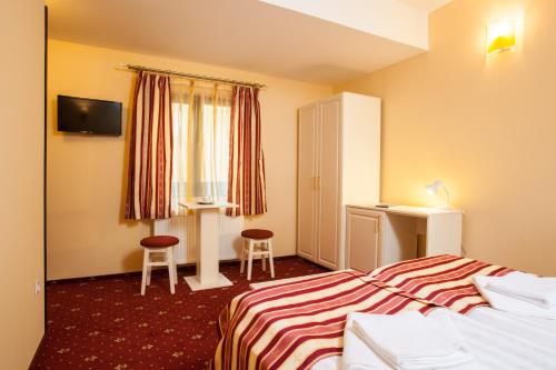 Extravagance Hotel - image 4