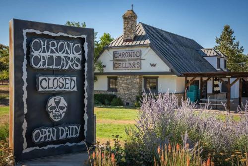 Фасада на хотела, Olive Ranch House in Wellsona