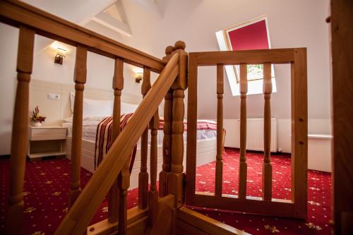 Extravagance Hotel - image 3