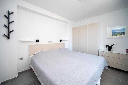 One-Bedroom Apartment with Balcony image 10