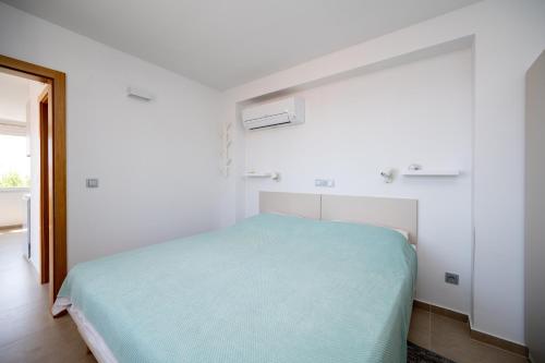 One-Bedroom Apartment with Balcony image 10