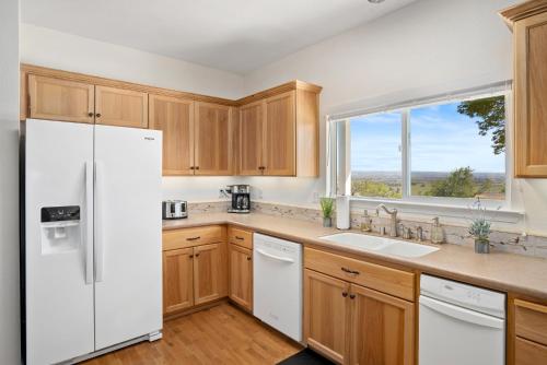 Kitchen, Mira Vista Guest House in Buena Vista