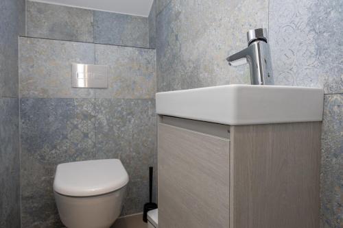 Four-Bedroom Holiday Home image 9