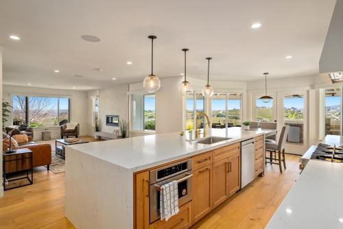 Kitchen, Mira Vista Manor in Buena Vista