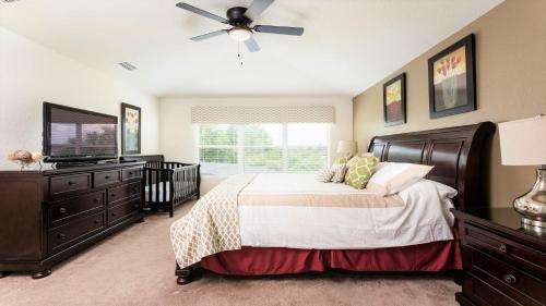 Windsor Hills Frozen Castle 2712 - image 26