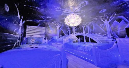 Windsor Hills Frozen Castle 2712 - image 19