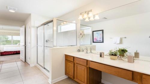 Windsor Hills Frozen Castle 2712 - image 28