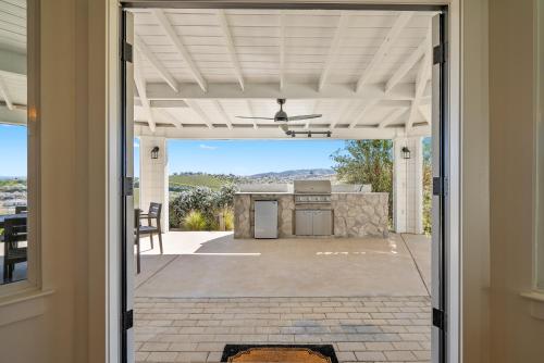 Exterior view, Mira Vista Heights in Buena Vista