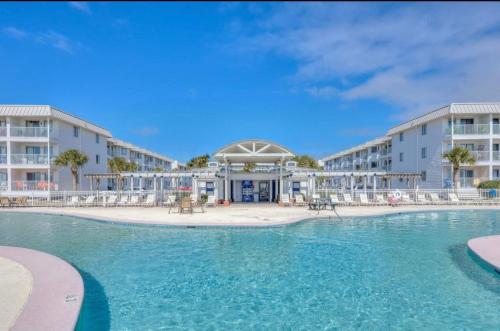 Exterior view, The Seahorse Sandcastle in Gulf Highlands