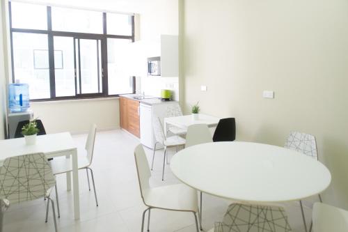 مطبخ, مانوليا سيتي ريزيدنسيز (Manolia City Residences) in وسط المدينة