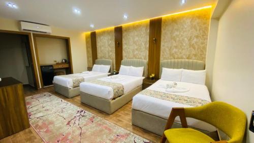 Deluxe Triple Room image 6