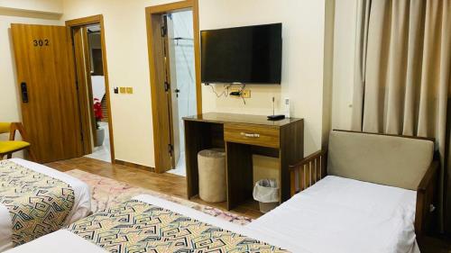 Deluxe Triple Room image 8