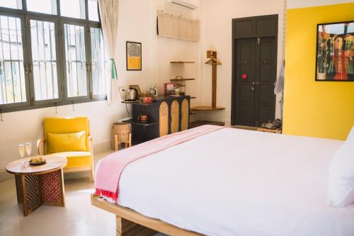 Deluxe Double or Twin Room image 4