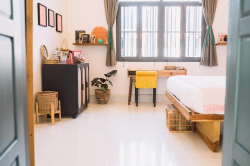 Standard Double or Twin Room image 7