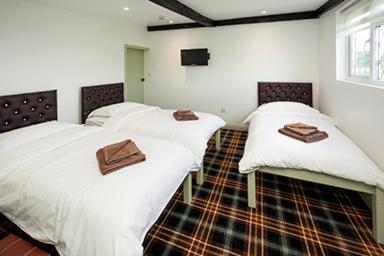 1 double bed, 1 twin bed