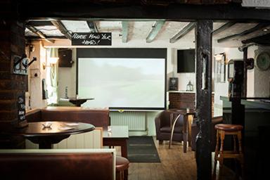 King William Stop at King William to discover the wonders of London. The property features a wide range of facilities to make your stay a pleasant experience. Service-minded staff will welcome and guide you at the