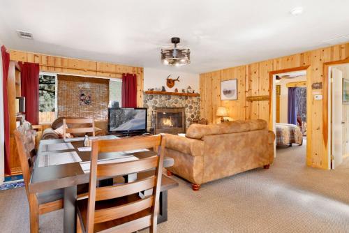 Montana cabin #1938 in Big Bear City, USA