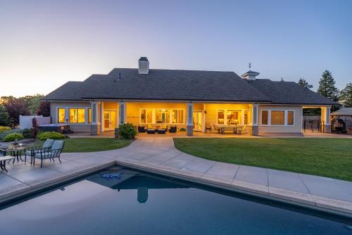 Bazén, Frontier Farmhouse in Templeton (CA)