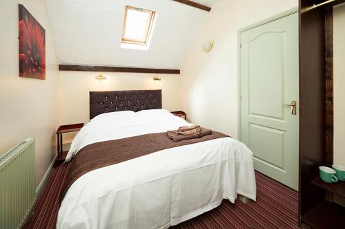 King William Stop at King William to discover the wonders of London. The property features a wide range of facilities to make your stay a pleasant experience. Service-minded staff will welcome and guide you at the