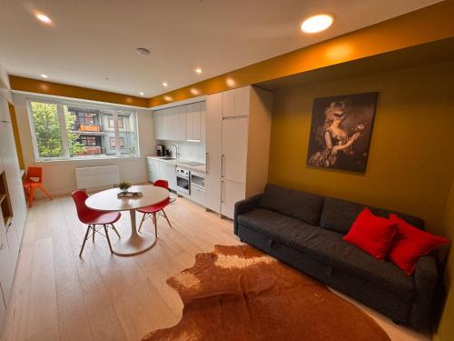 Premium RED Mountain Lodging - Apartment - Trail