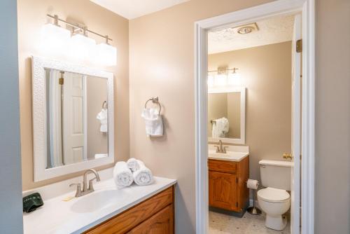 Road Creek Inn - image 2