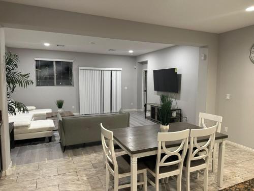 Gated SW Las Vegas home near 215, LAS, Red Rock, Summerlin, Las Vegas (photo 5)