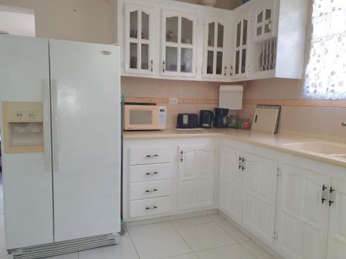 MIRI-JOY APARTMENTS in Santo Peter