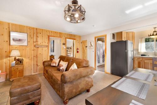 Montana cabin #1938 in Big Bear City, USA