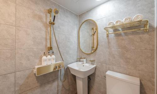 room detail thumbnail 2