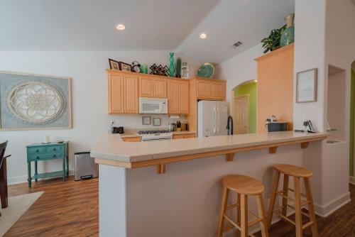 ห้องครัว, Seabreeze Bungalow in โกรเวอร์ บีช (CA)