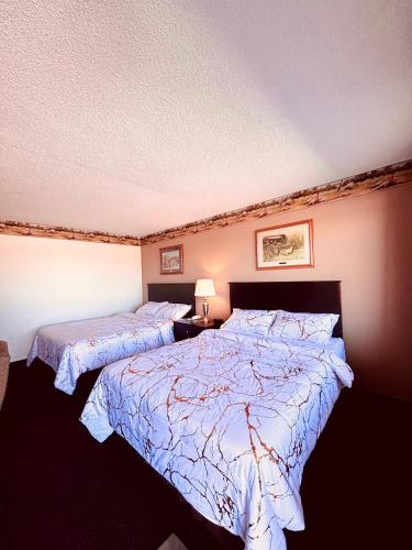2 queen beds