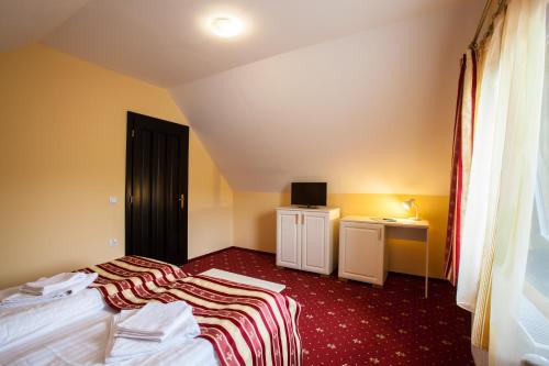 Extravagance Hotel - image 14