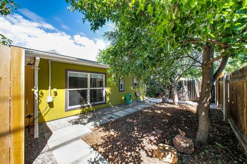 Létesítmények, The Green Spot Studio near Veterán Emlékpark