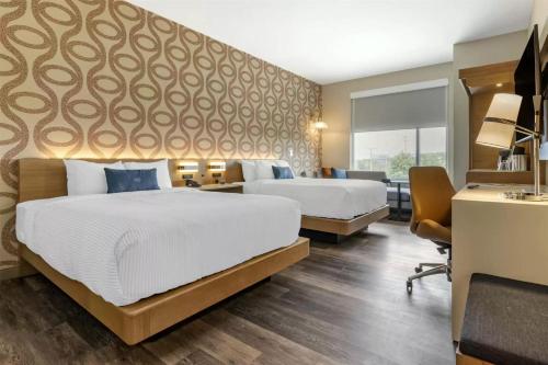 2 queen beds