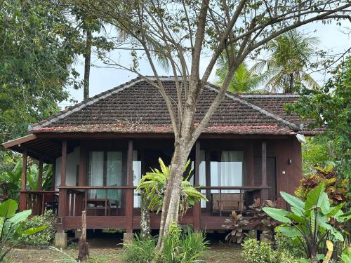 Melaya Cabanas near Pebuahan Beach