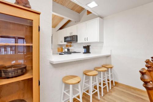 Chairlift lodge#2354 in Big Bear Lake, USA