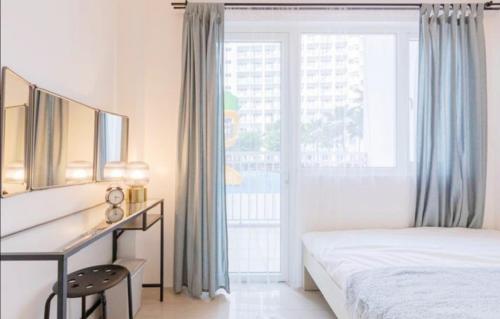Cozy room near Manila Airport and MOA, Manila