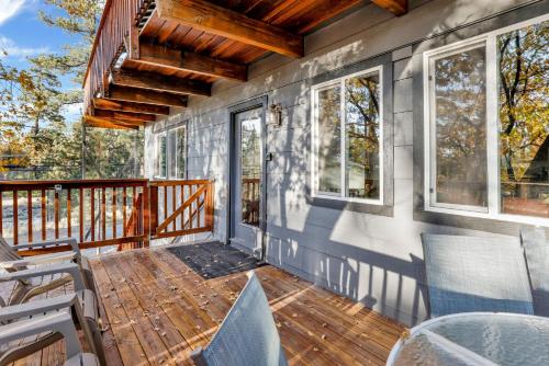 Chipmunk treehouse #1983 in Big Bear Lake, USA