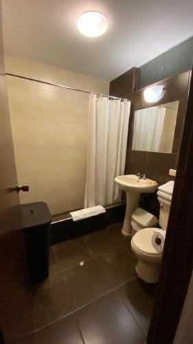 Twin Room image 5