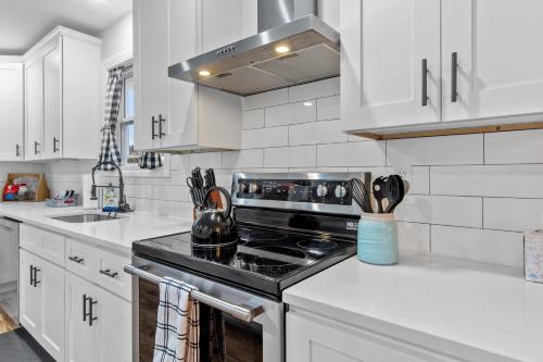 Blue Door Bungalow in Southhampton, USA