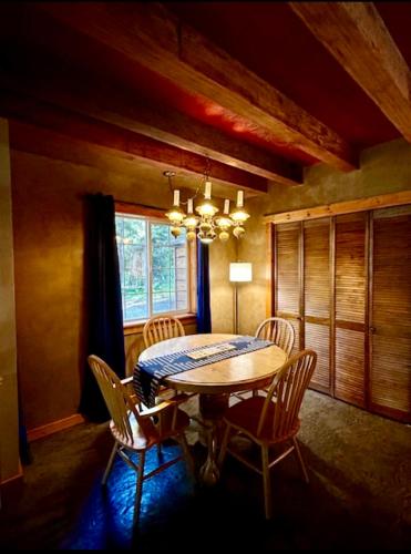 Cascade (ID) The Cozy Acorn Cascade Lake Retreat 3-Star Single Room lobby