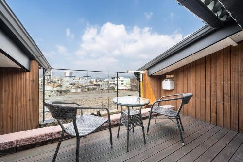 Dono Oriental Suite - Fortress Wall View