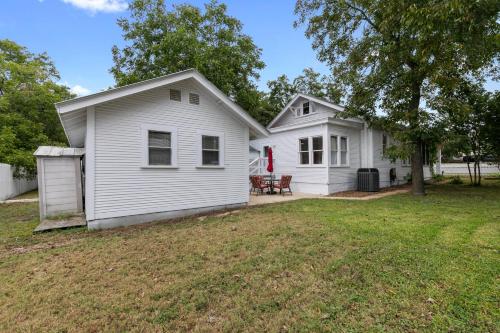 Charming Historic Home one block from MainSt in Fredericksburg, USA